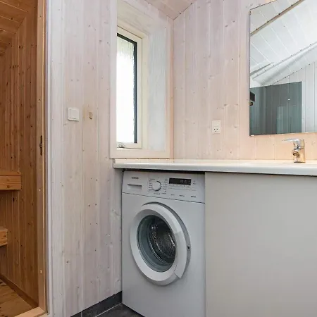 Three-bedroom In Juelsminde 18 *